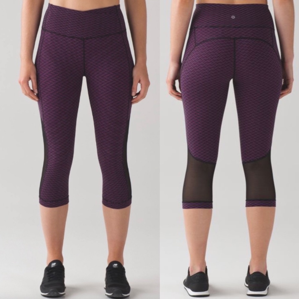 Lululemon Athletica Gear Up Crop (17") Score Jacquard Black
Polar Pink